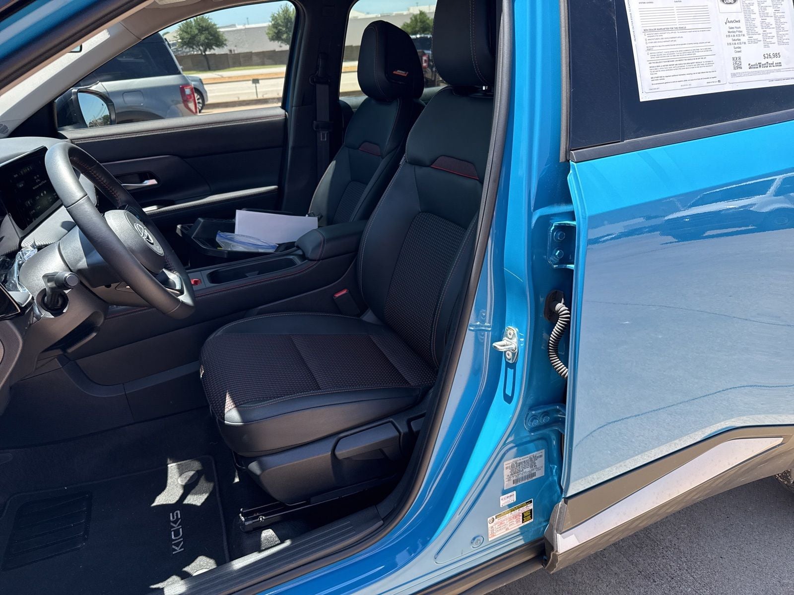 2025 Nissan Kicks SR