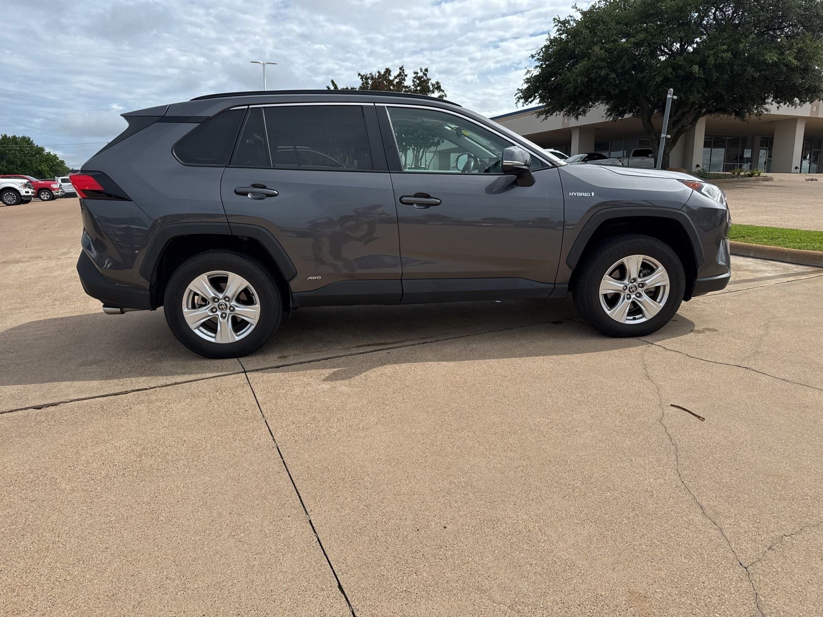 2021 Toyota RAV4 Hybrid XLE