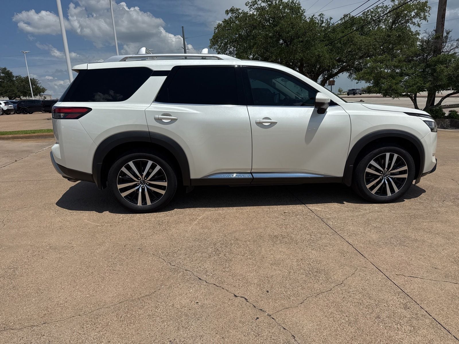 2024 Nissan Pathfinder Platinum