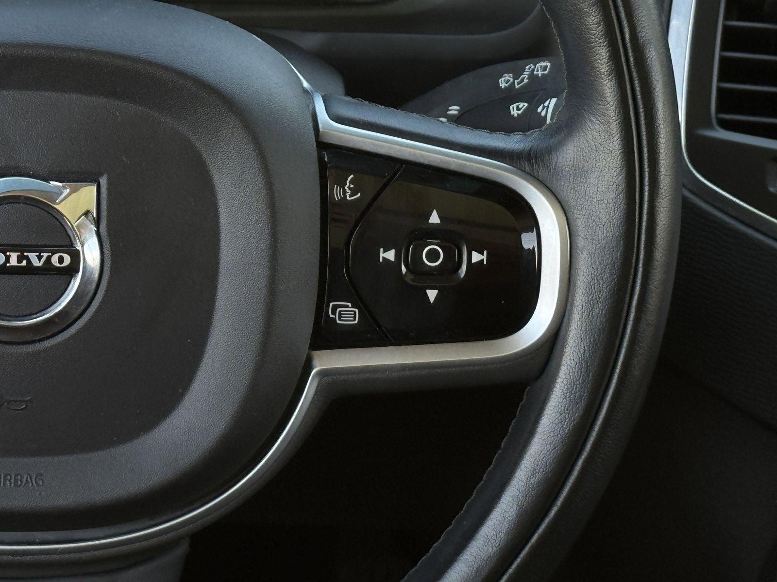 2019 Volvo XC90 T6 Momentum
