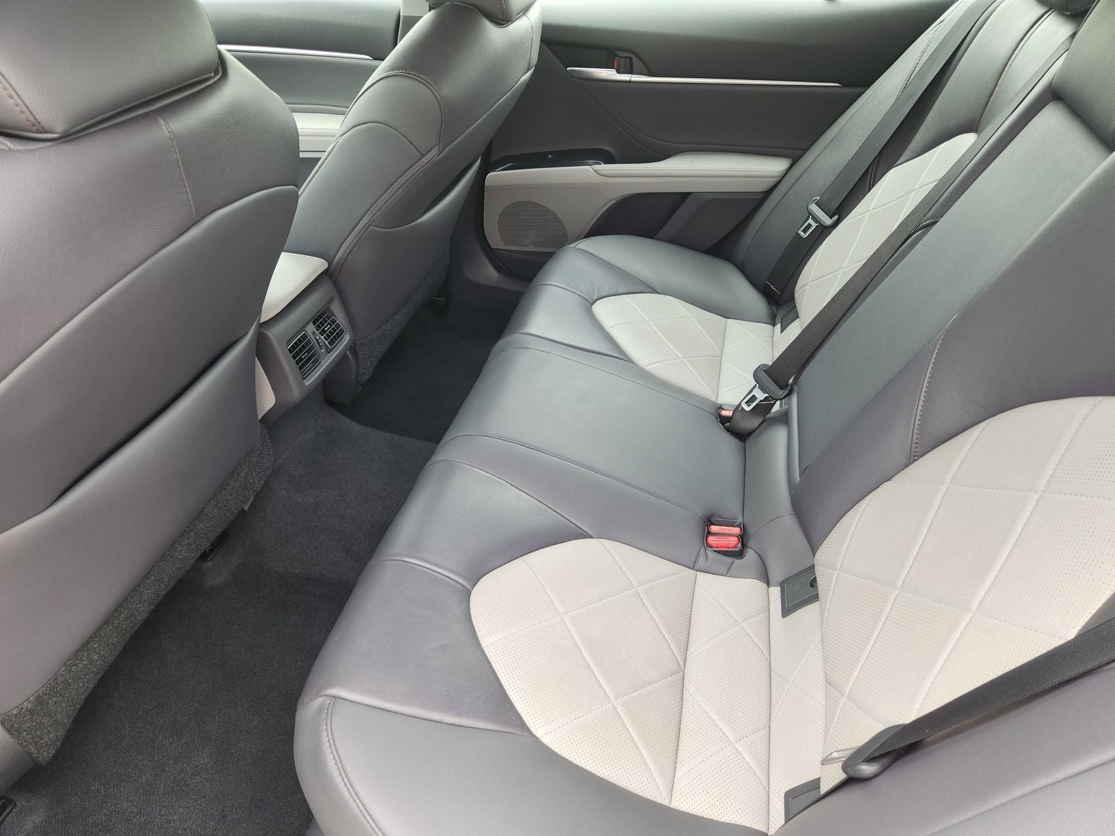 2018 Toyota Camry Hybrid XLE