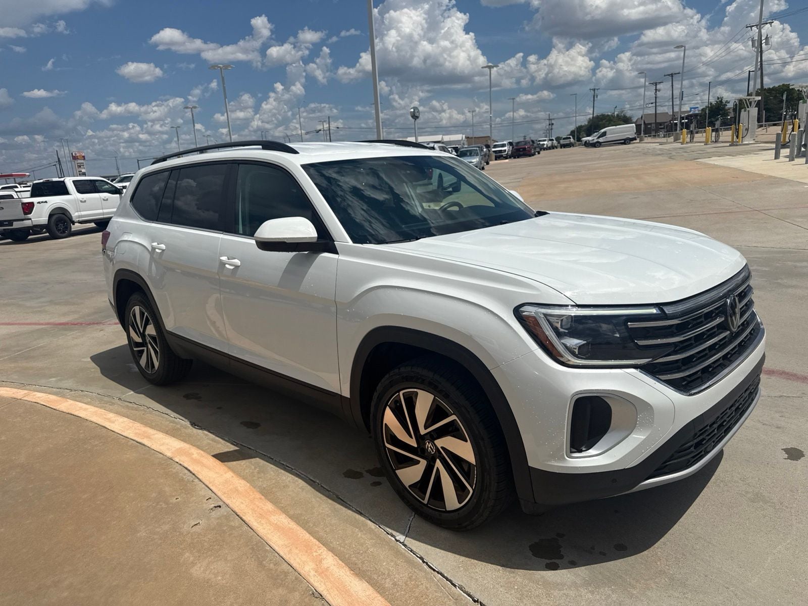 2025 Volkswagen Atlas 2.0T SE w/Technology
