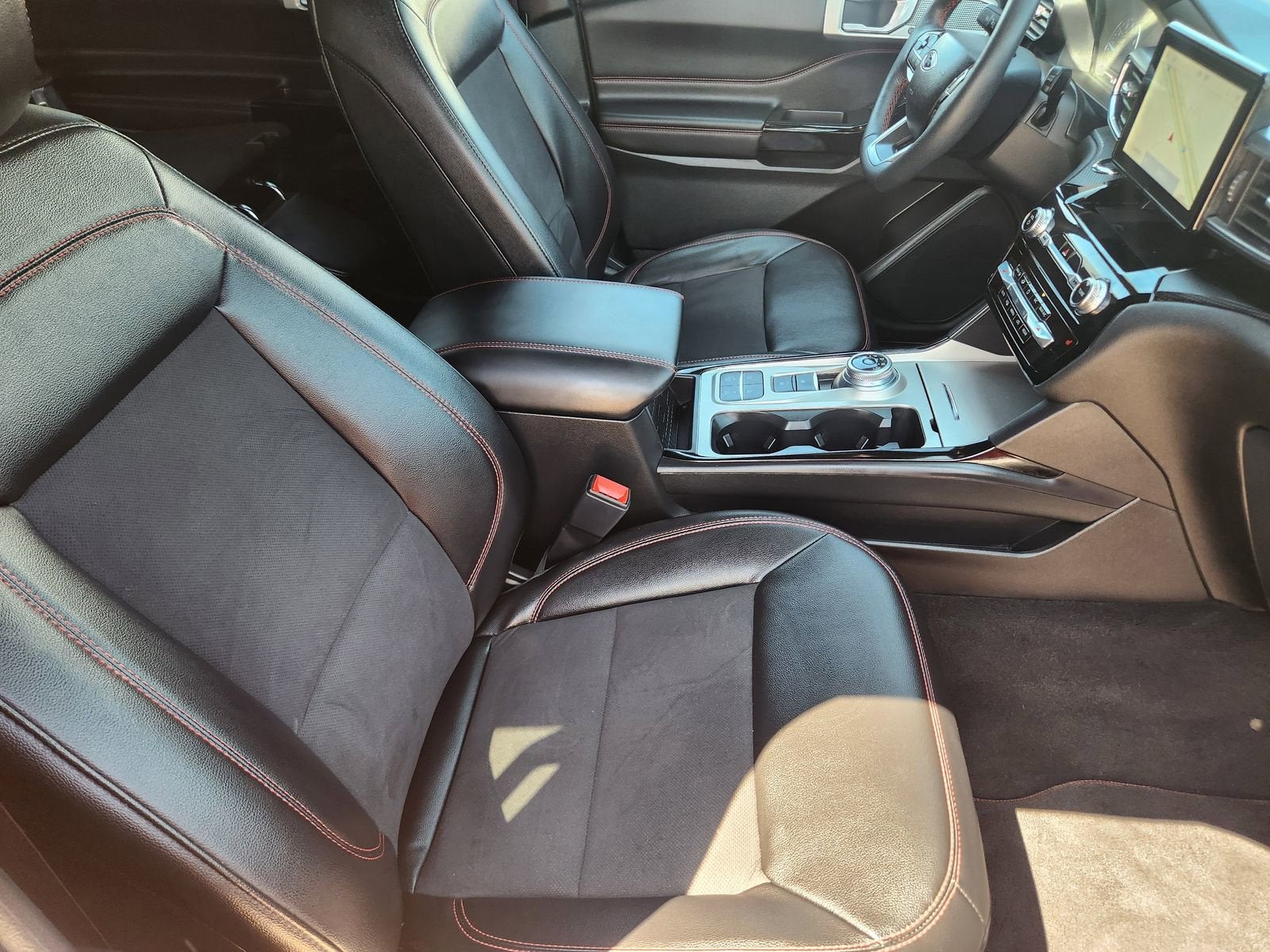 2024 Ford Explorer ST-Line