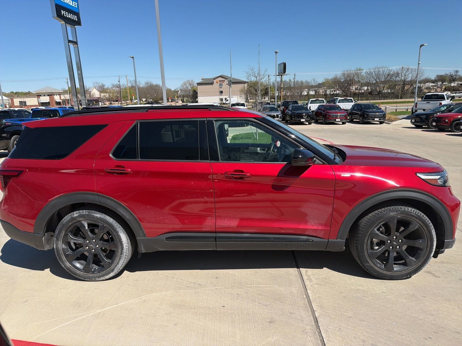 2024 Ford Explorer ST-Line