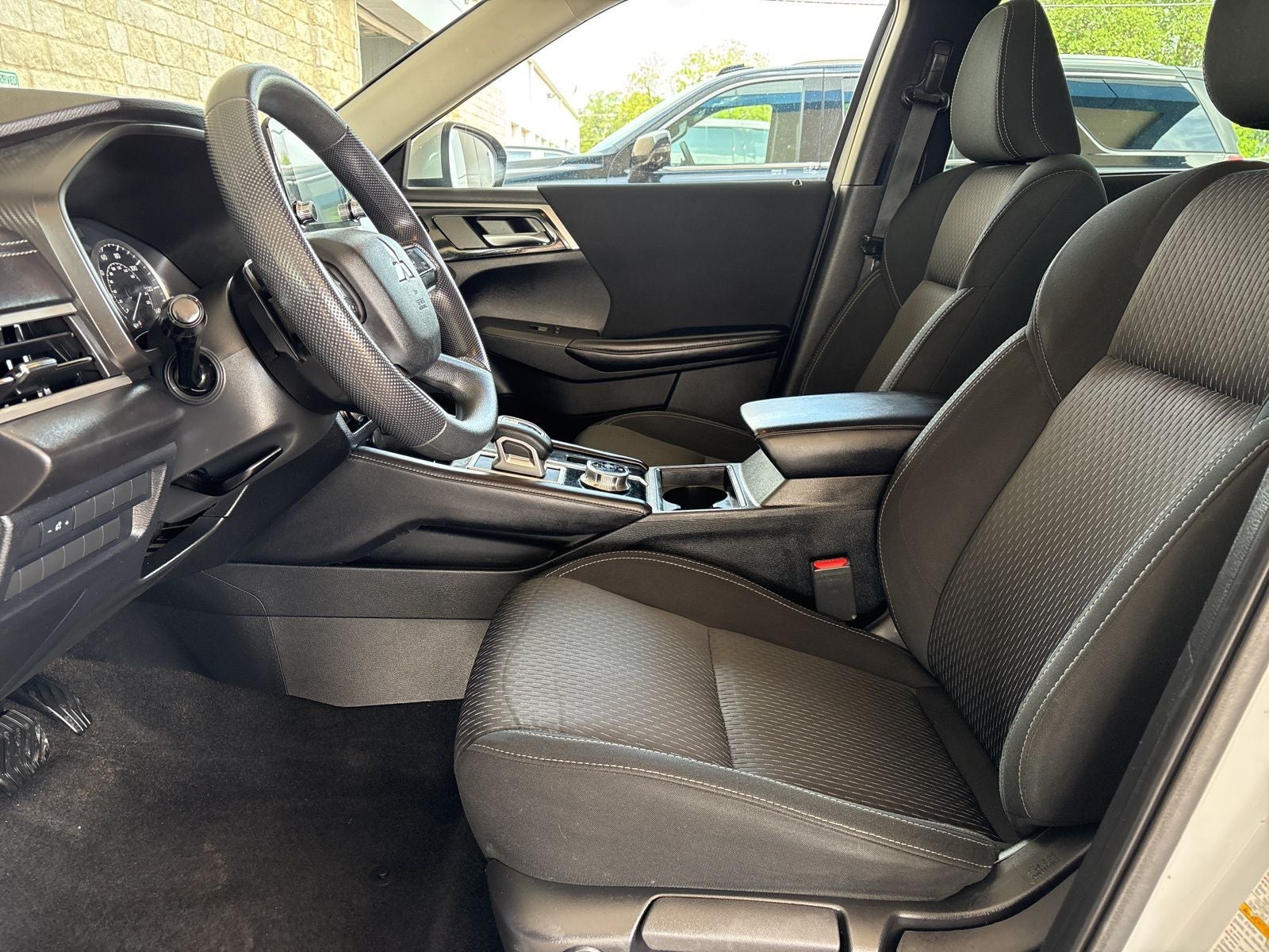2022 Mitsubishi Outlander ES